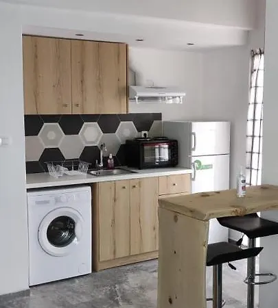 מלון דירות Amalthia 3*